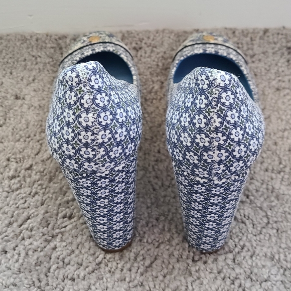 Tory Burch Blue Printed Canvas Ethel Pumps - Picture 9 of 12